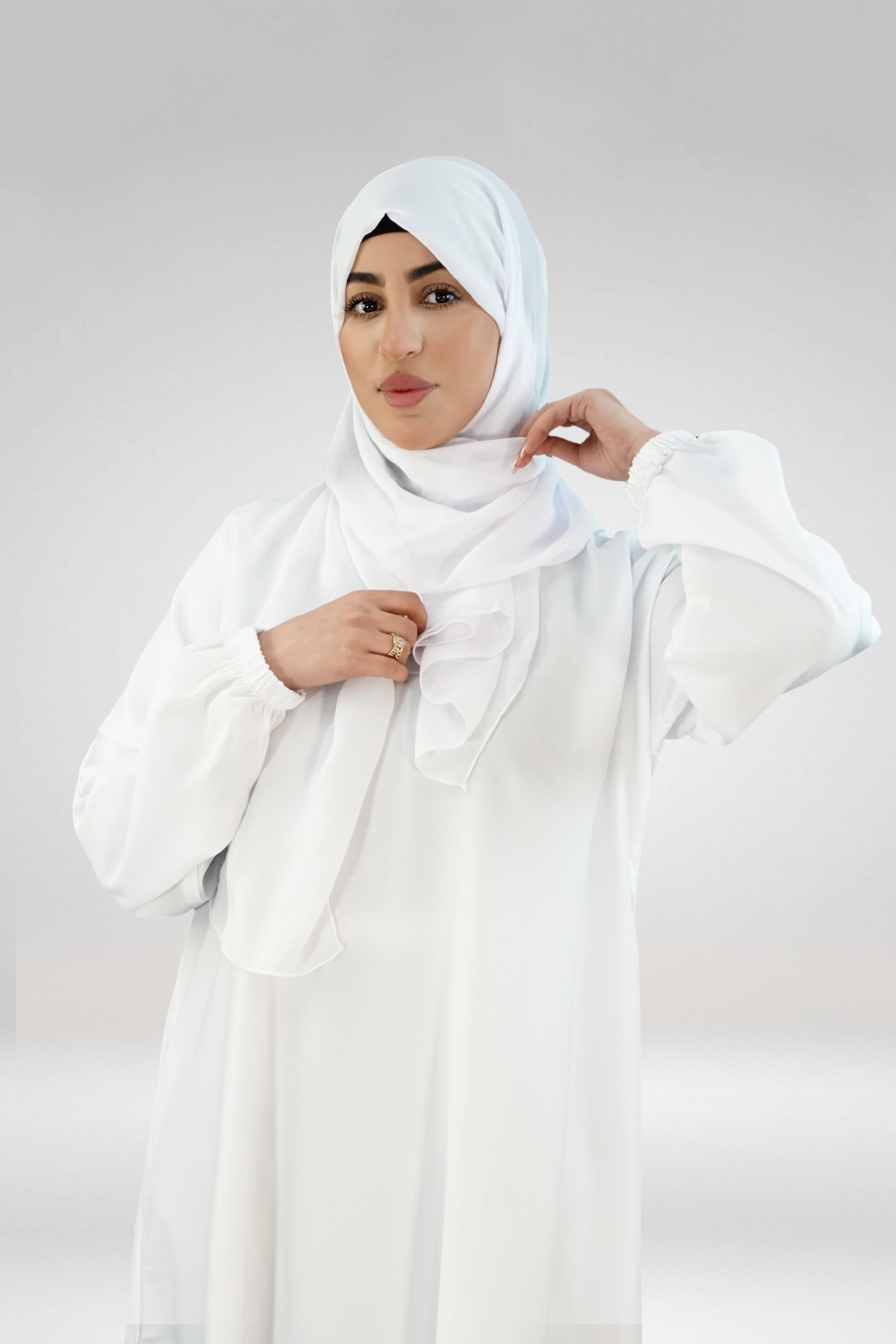Plain One-Button Abaya with Elastic Cuffs and Side Pocket – White (Nida Fabric)