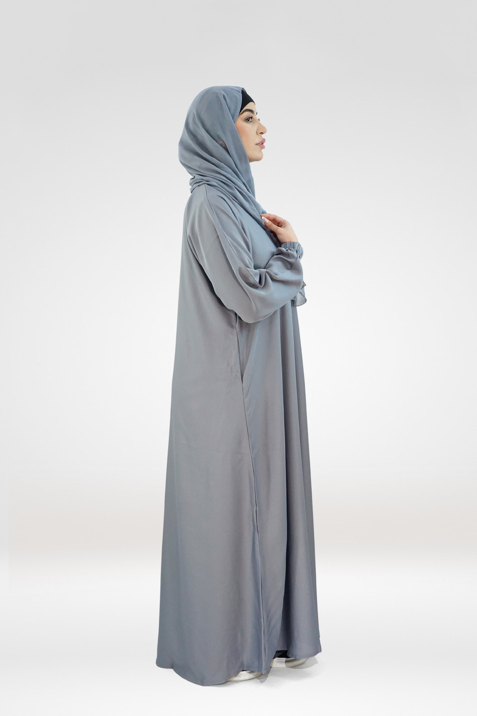 Plain One-Button Abaya with Elastic Cuff and Side Pocket – Light Grey (Nida Fabric)