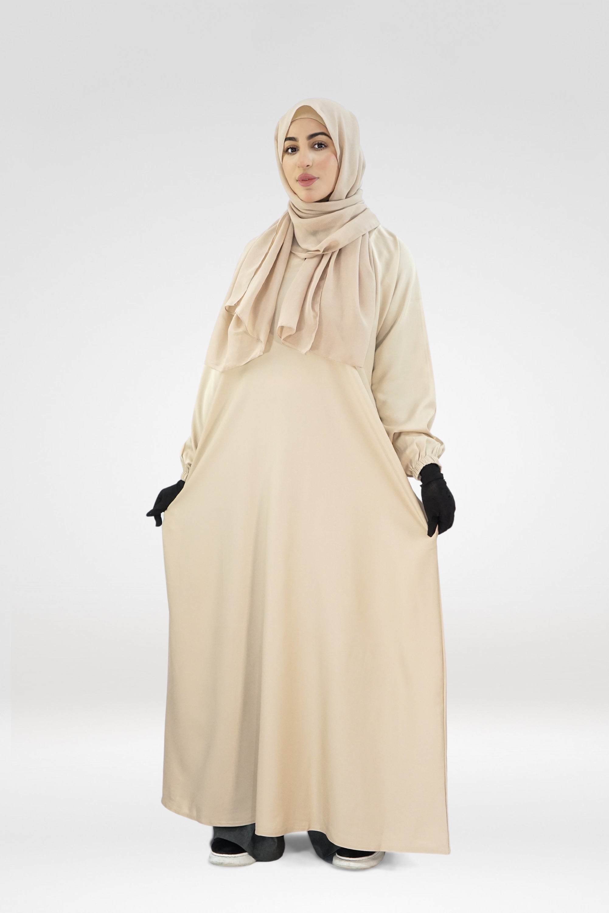 Plain Beige Abaya – One-Button Modest Everyday Wear