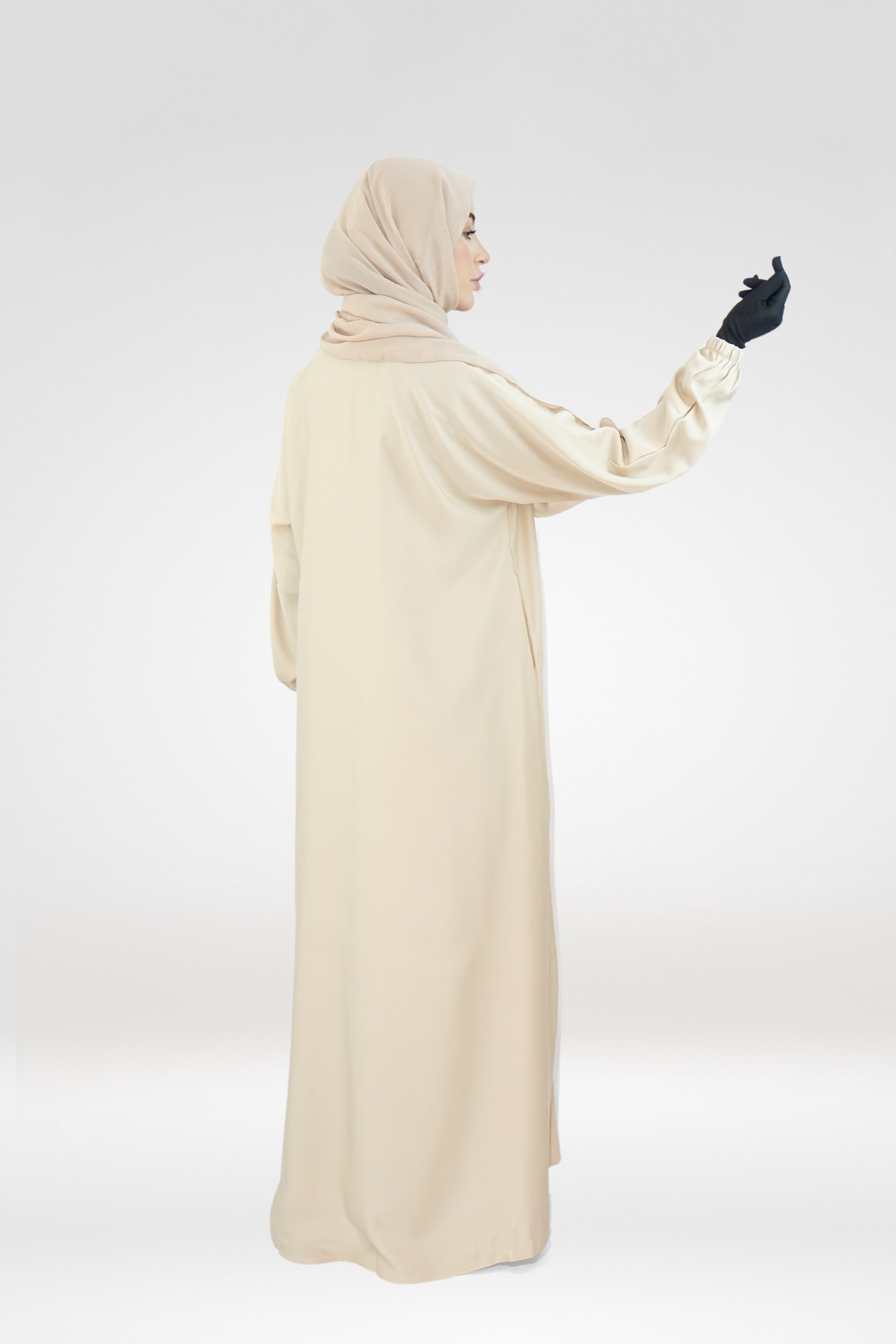 Plain Beige Abaya – One-Button Modest Everyday Wear