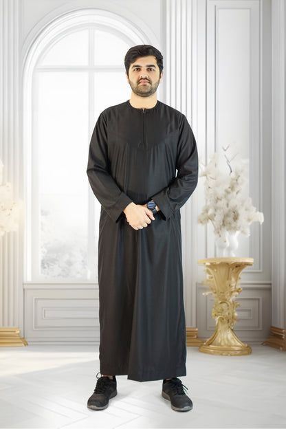 Elegant Black Emirati Thobe – Matte Finish