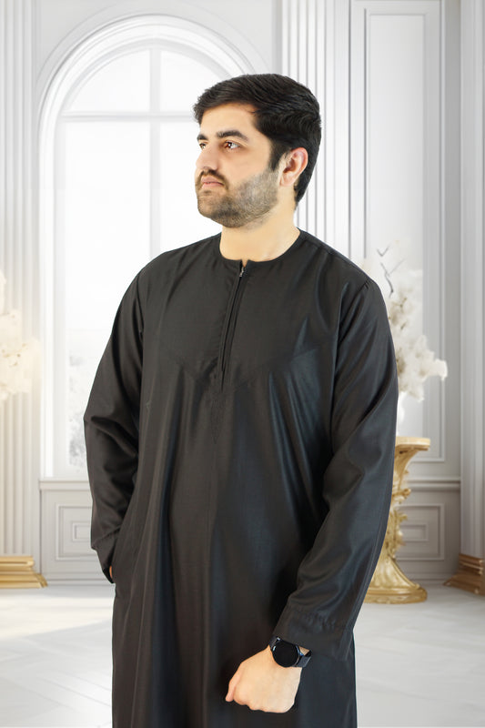 Elegant Black Emirati Thobe – Matte Finish