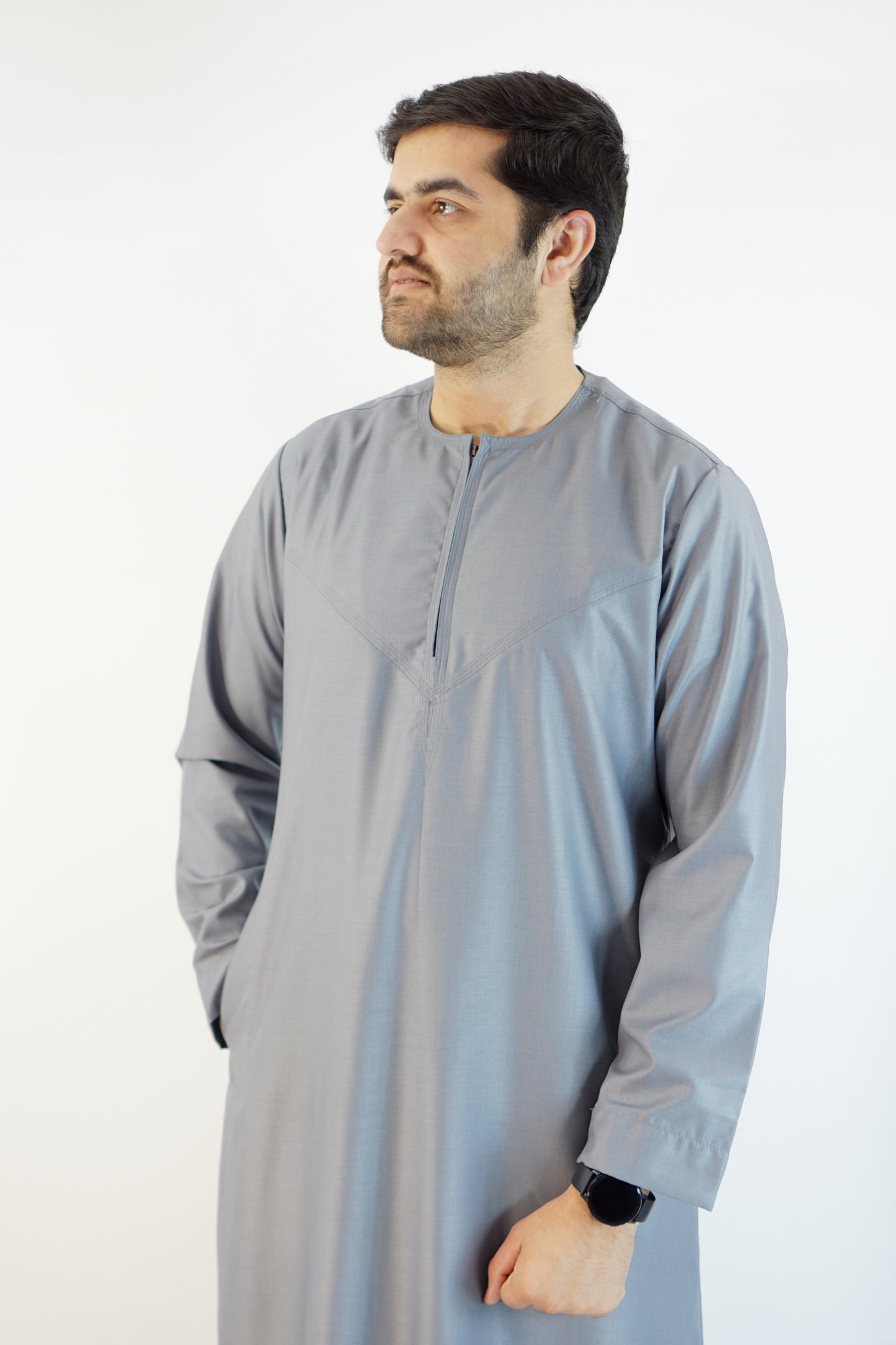 Elegant Grey Emirati Thobe – Matte Finish