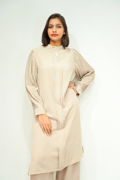 Sleeve Pleated Long Shirt and Pant Set with Diamond Brooch