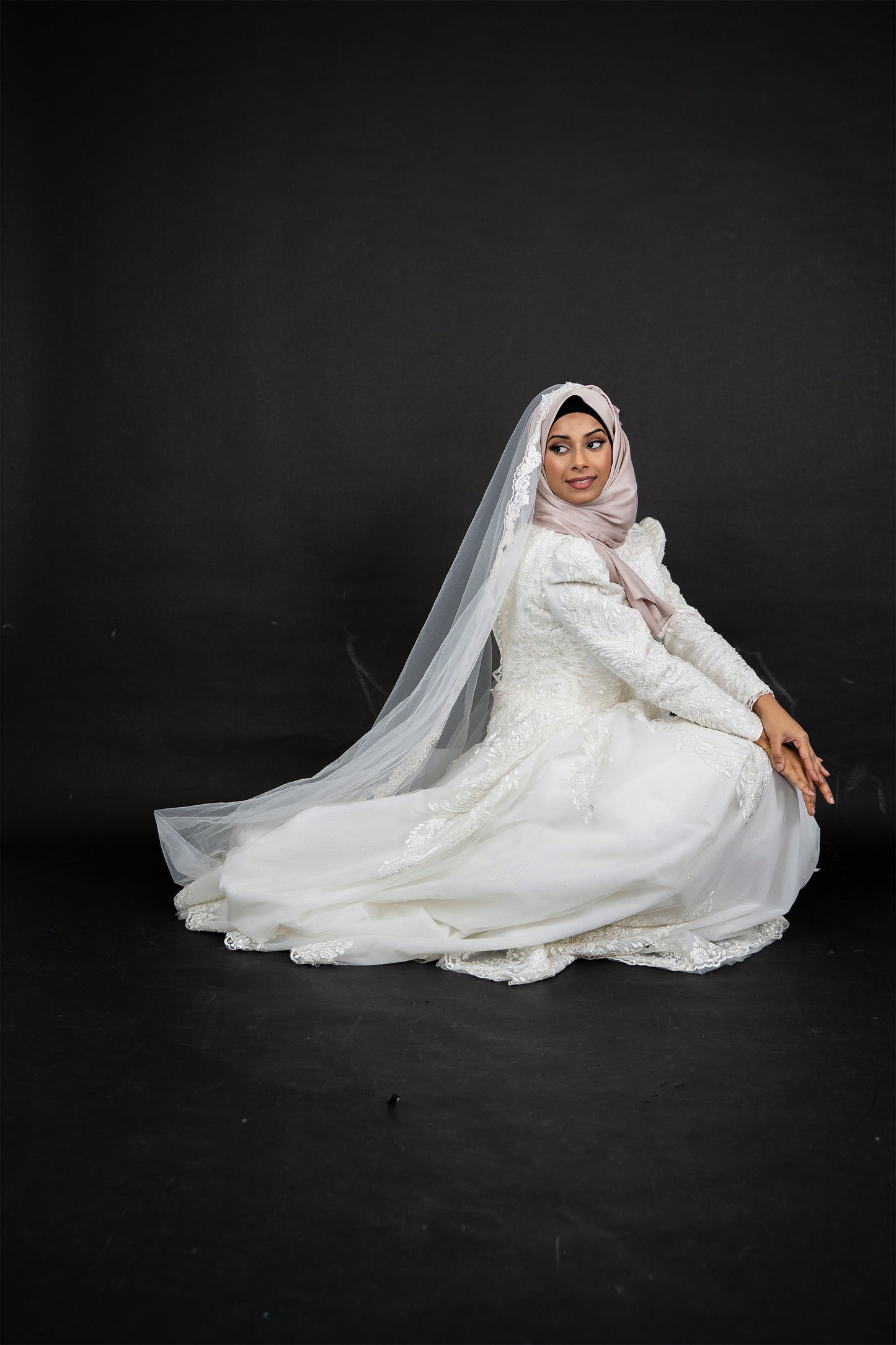 Modest Muslim Wedding Dress Applique Sequins Bead Long Sleeve Lace High Neck Bridal Gown