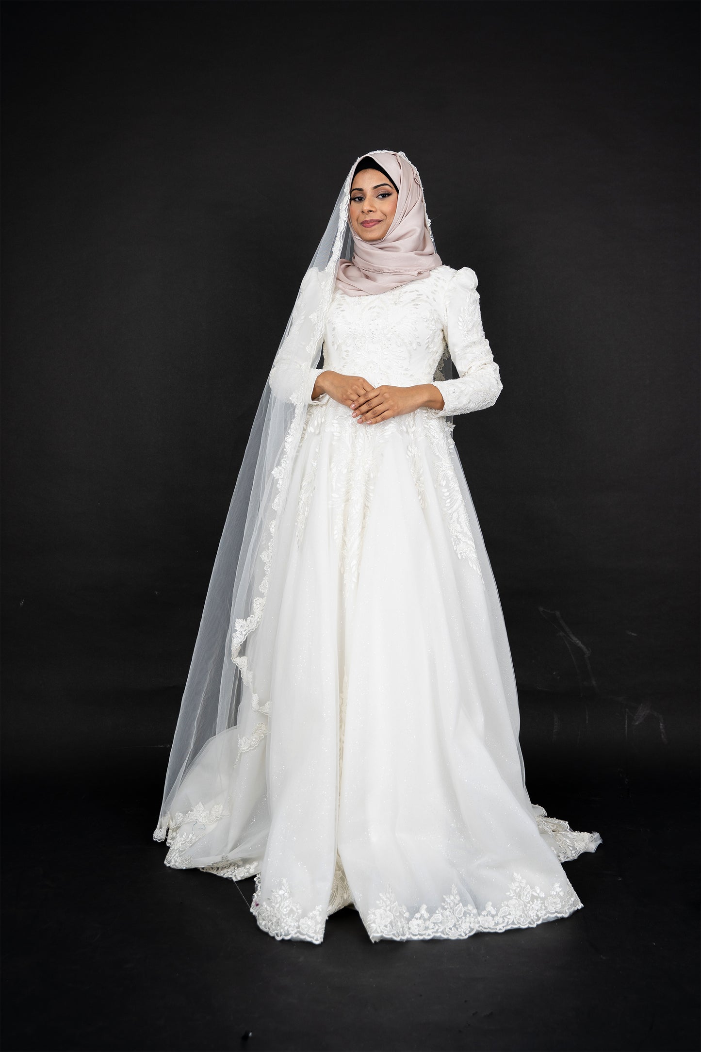 Modest Muslim Wedding Dress Applique Sequins Bead Long Sleeve Lace High Neck Bridal Gown