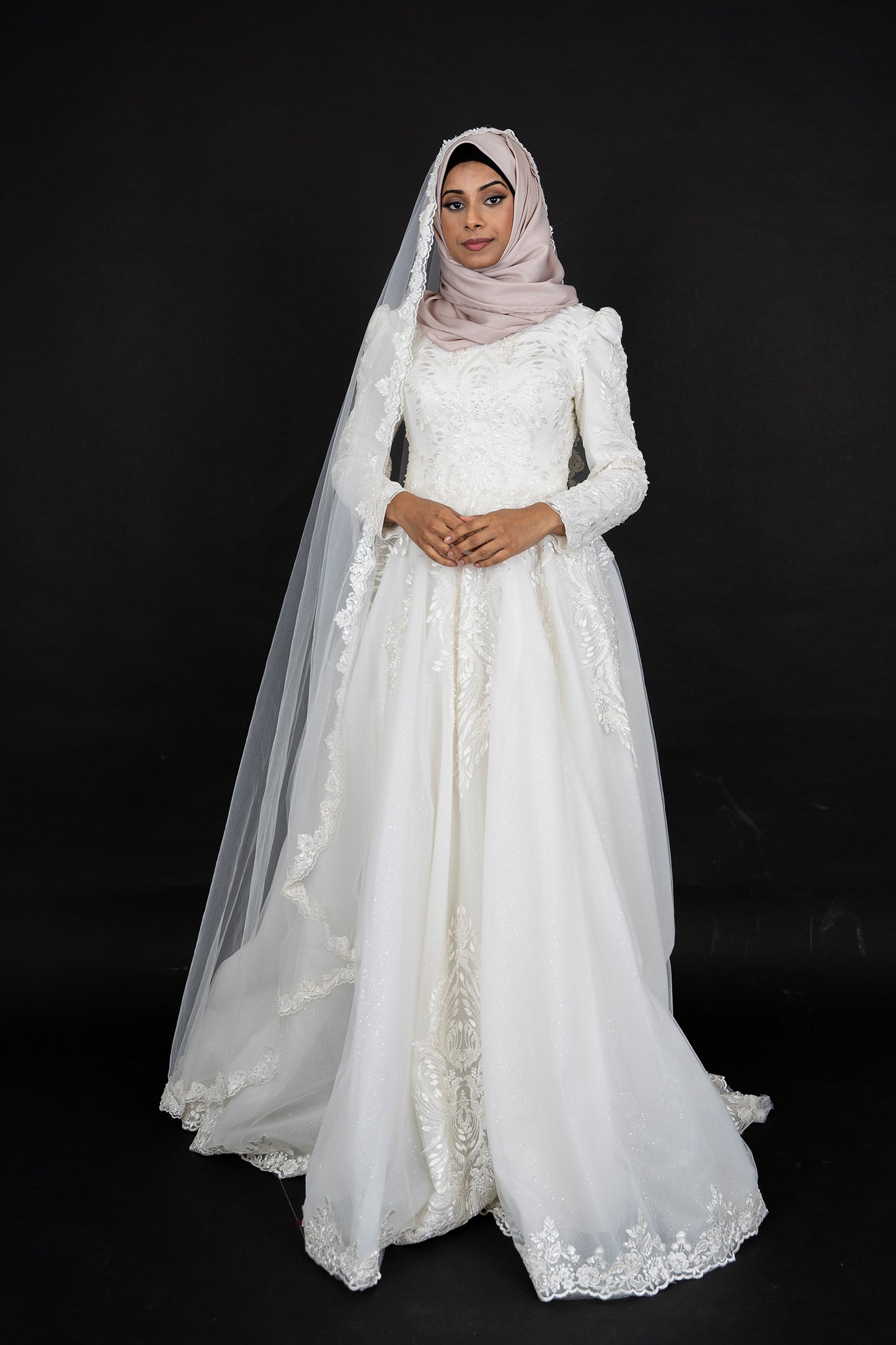 Modest Muslim Wedding Dress Applique Sequins Bead Long Sleeve Lace High Neck Bridal Gown